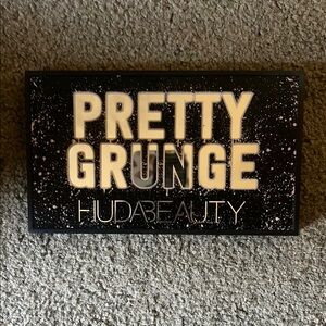 Huda Beauty Pretty Grunge Palette